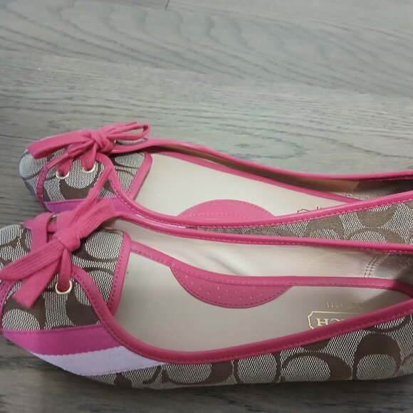 Coach - Picture 2 of 4